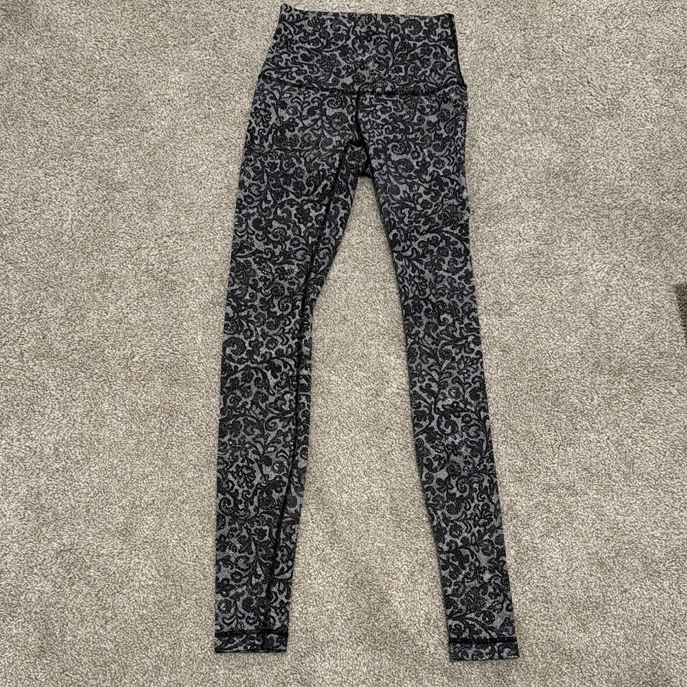 49. EUC- Lululemon Black and Gray Patterned Leggings